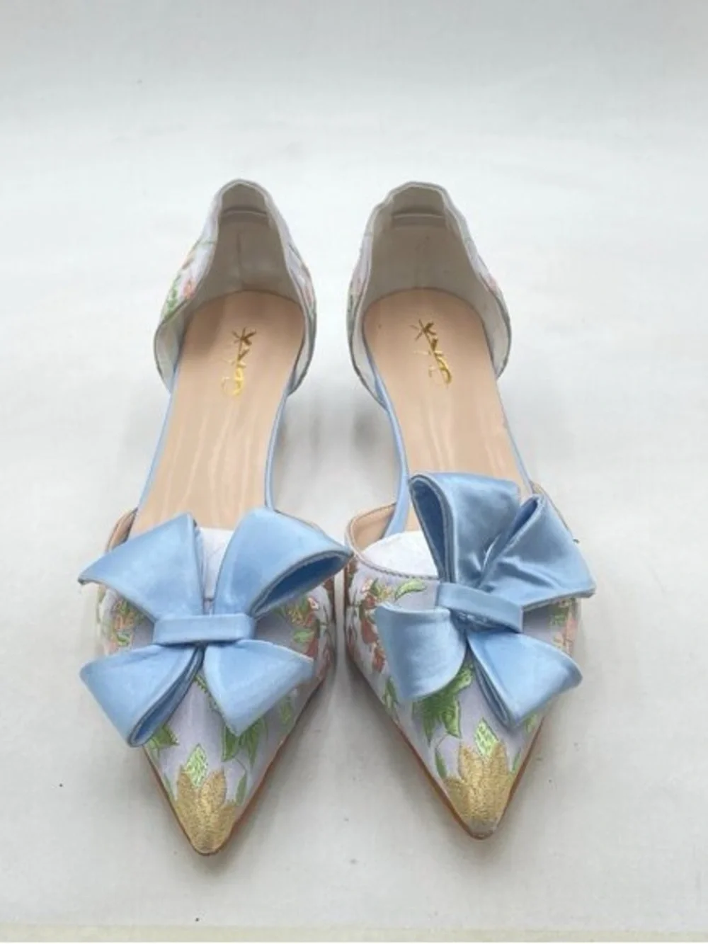 XYD Embroidered Satin D'Orsay Heels in Silver and Blue with Bow